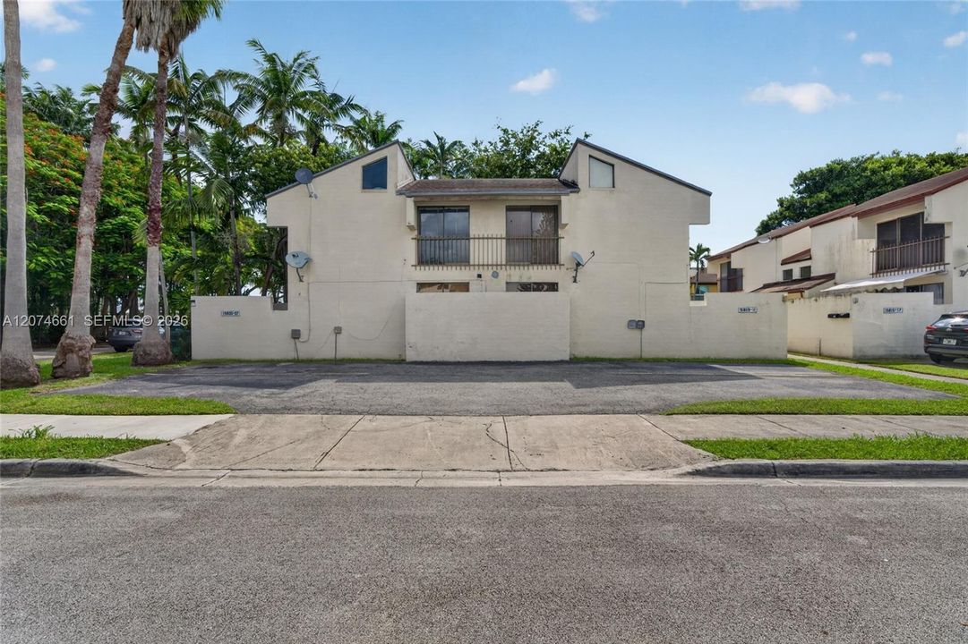 For Rent: $2,800 (2 beds, 1 baths, 1034 Square Feet)