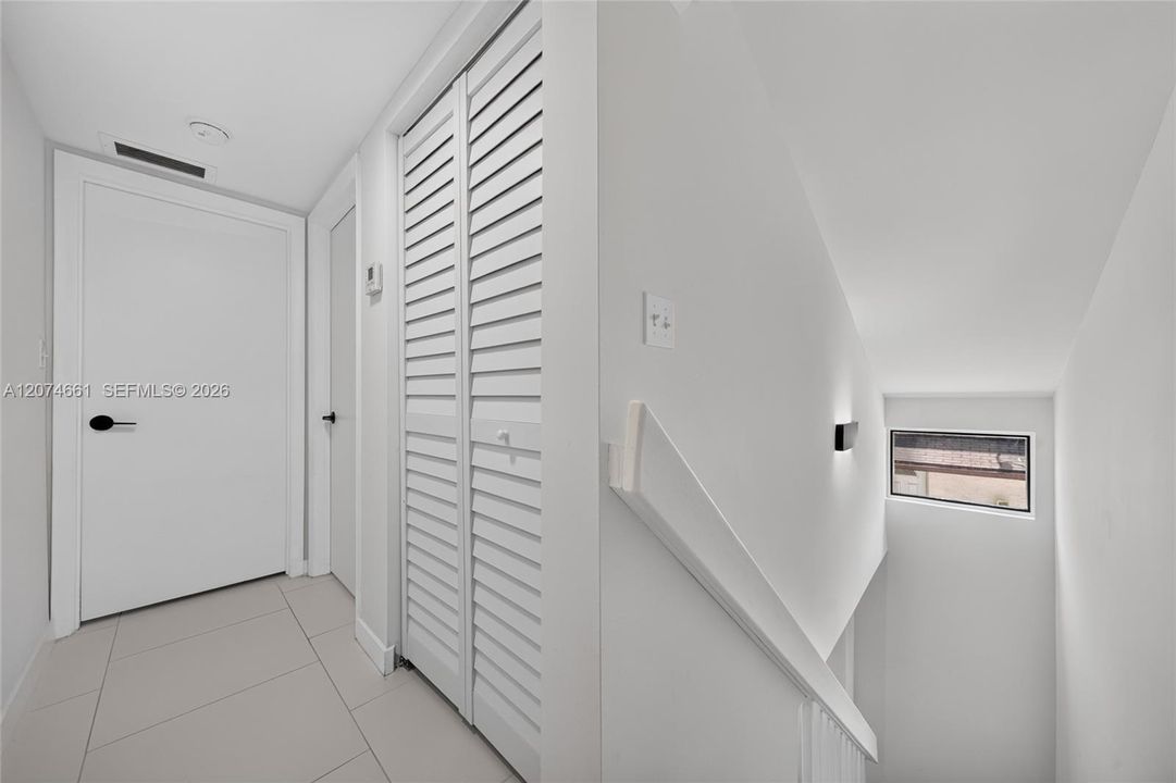 For Rent: $2,800 (2 beds, 1 baths, 1034 Square Feet)