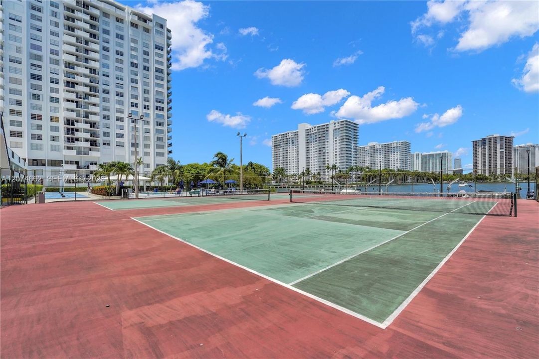 出租: $2,500 (2 贝兹, 2 浴室, 1058 平方英尺)