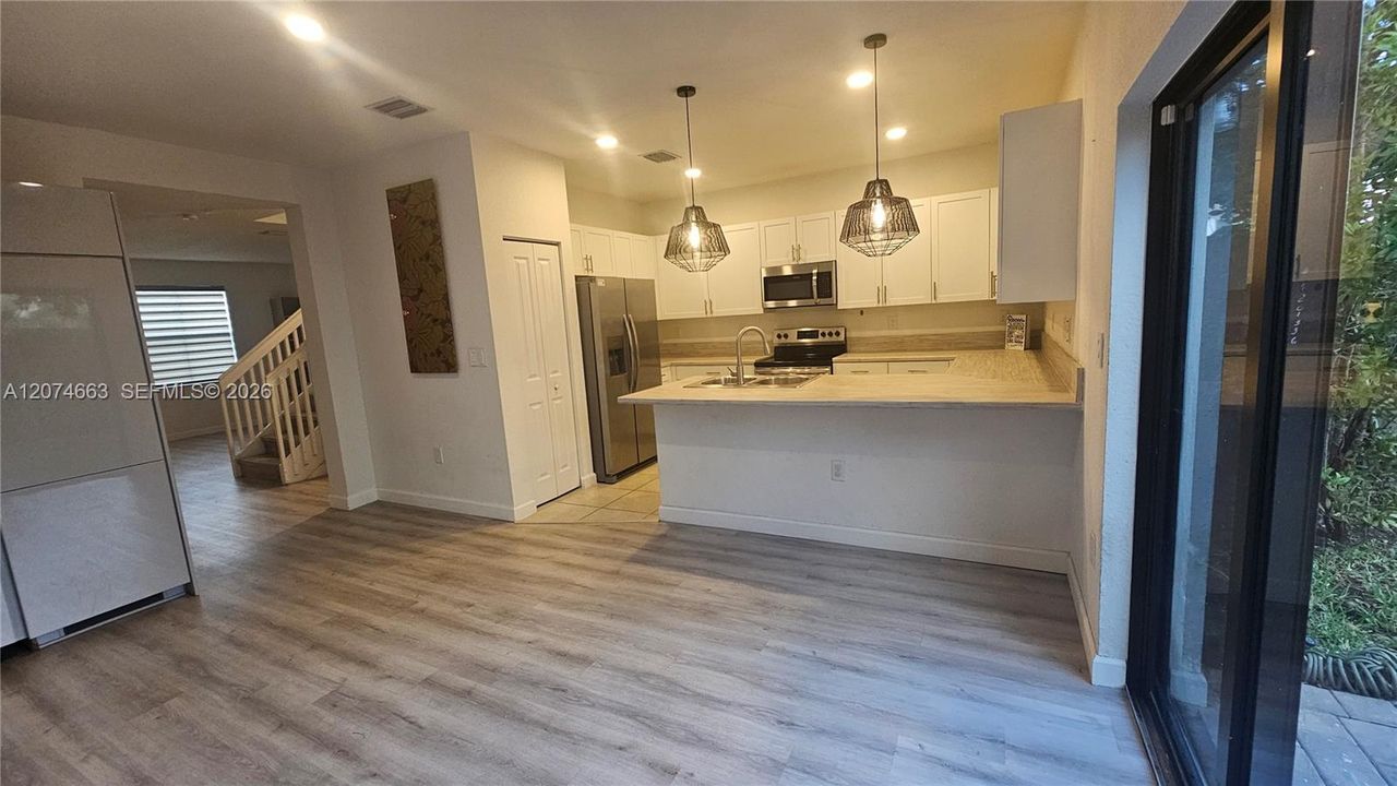 For Rent: $2,800 (3 beds, 2 baths, 1612 Square Feet)