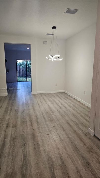 For Rent: $2,800 (3 beds, 2 baths, 1612 Square Feet)