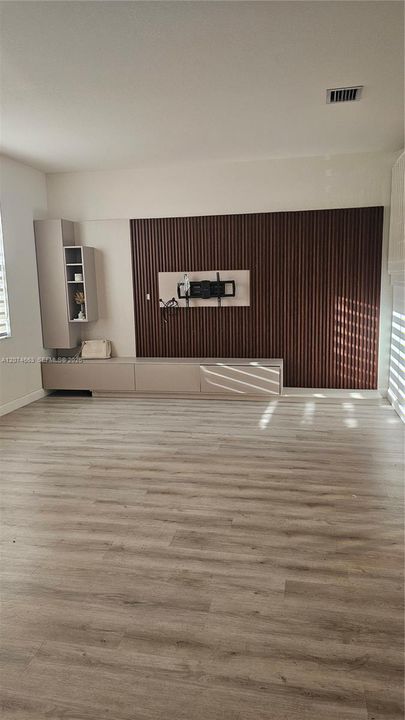 For Rent: $2,800 (3 beds, 2 baths, 1612 Square Feet)