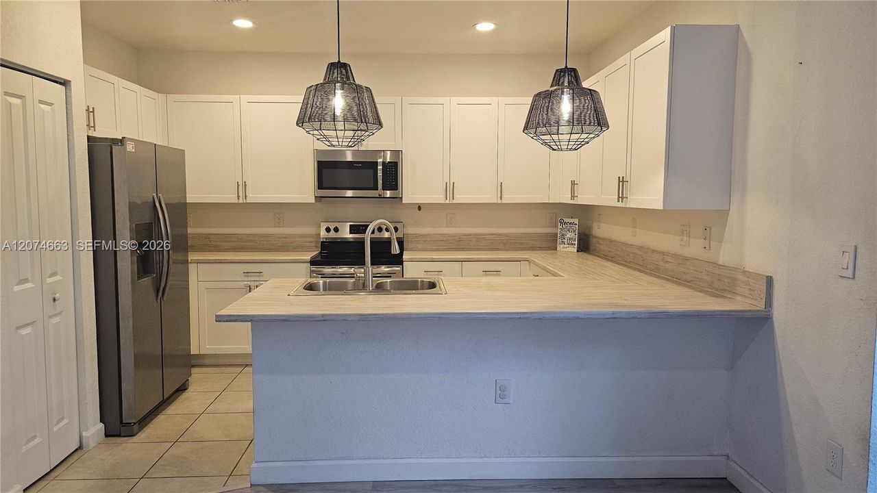For Rent: $2,800 (3 beds, 2 baths, 1612 Square Feet)