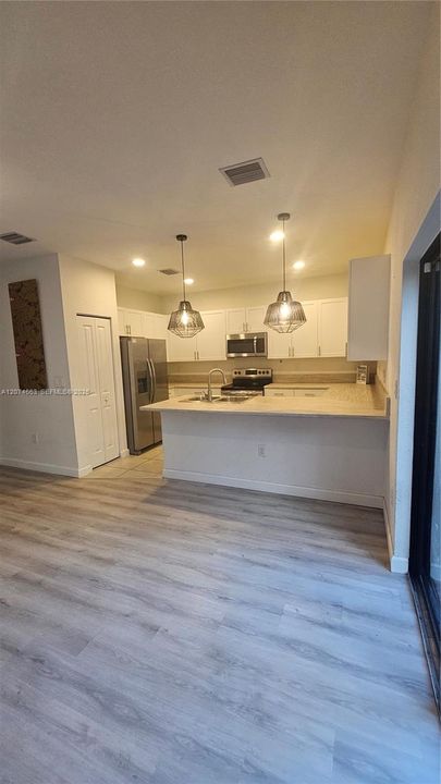 For Rent: $2,800 (3 beds, 2 baths, 1612 Square Feet)