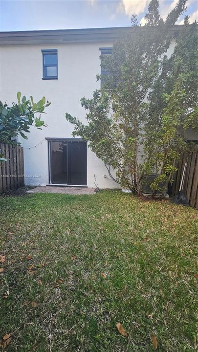 For Rent: $2,800 (3 beds, 2 baths, 1612 Square Feet)