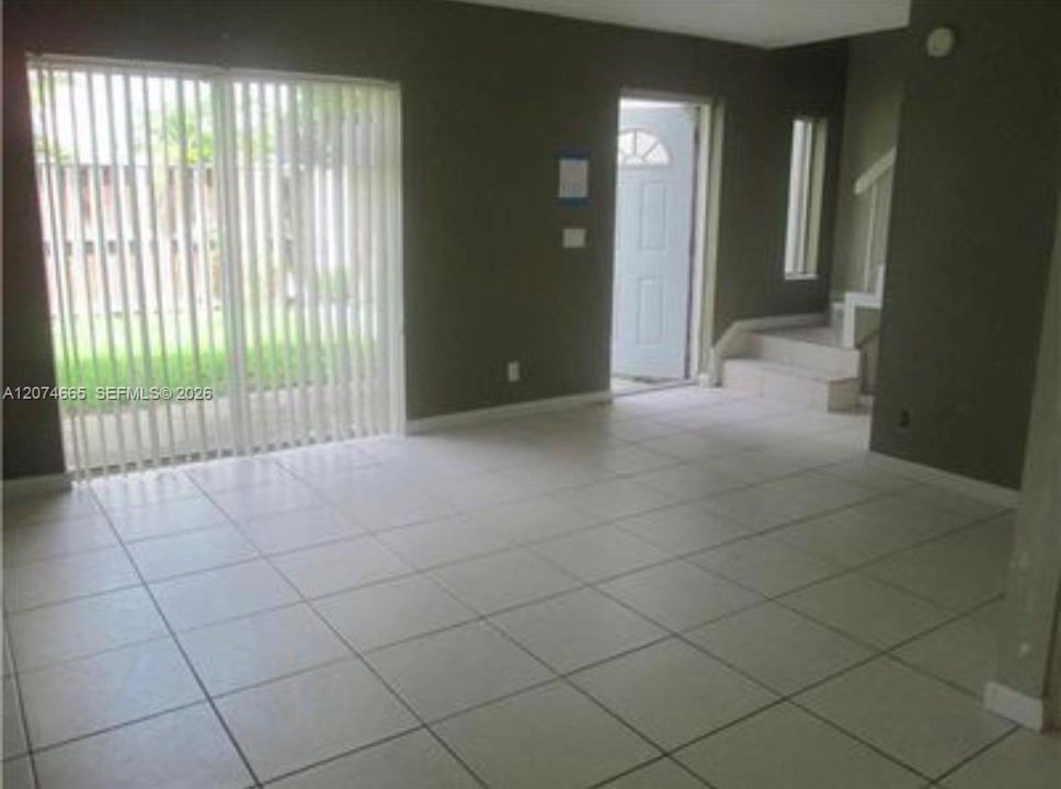 For Sale: $220,000 (2 beds, 1 baths, 940 Square Feet)