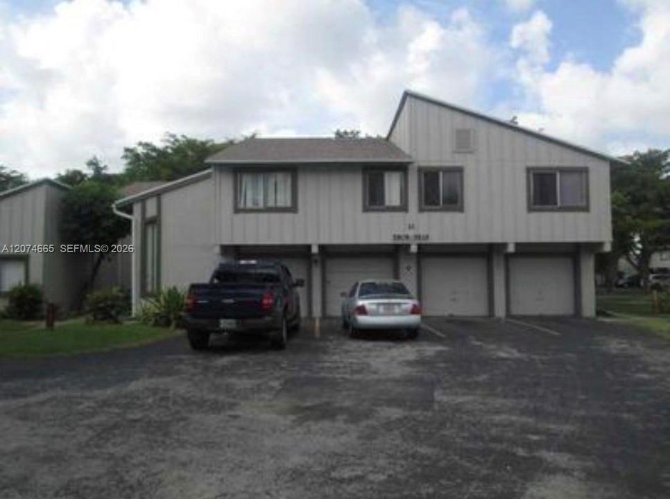 For Sale: $220,000 (2 beds, 1 baths, 940 Square Feet)