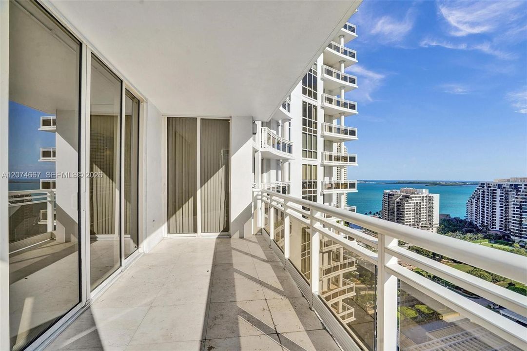 For Rent: $4,500 (1 beds, 1 baths, 1076 Square Feet)
