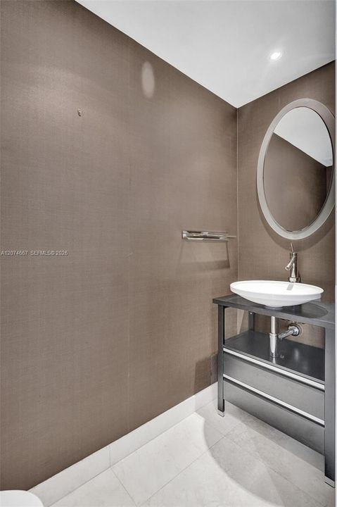 For Rent: $4,500 (1 beds, 1 baths, 1076 Square Feet)
