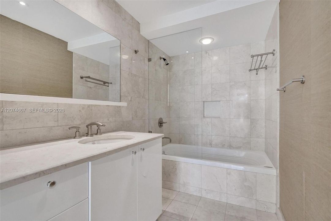 For Rent: $4,500 (1 beds, 1 baths, 1076 Square Feet)