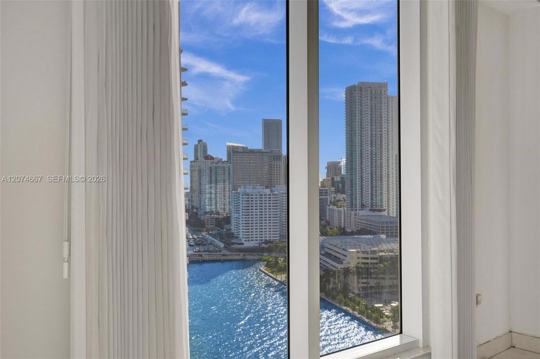 For Rent: $4,500 (1 beds, 1 baths, 1076 Square Feet)