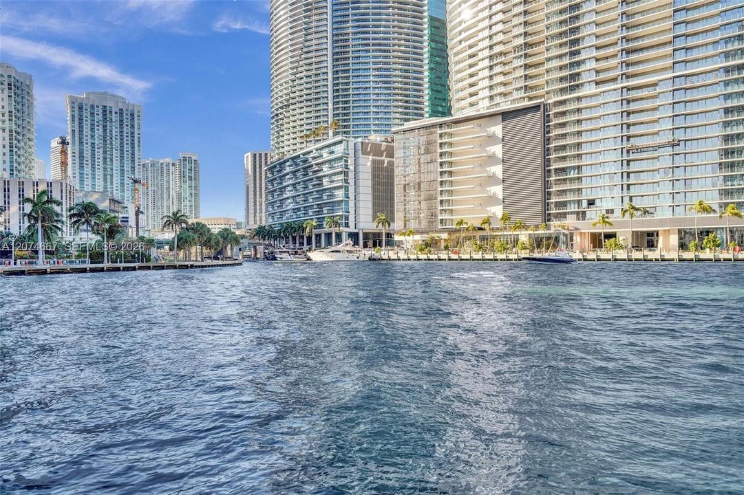 For Rent: $4,500 (1 beds, 1 baths, 1076 Square Feet)