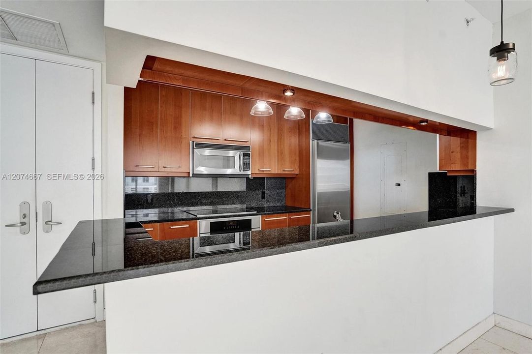 For Rent: $4,500 (1 beds, 1 baths, 1076 Square Feet)