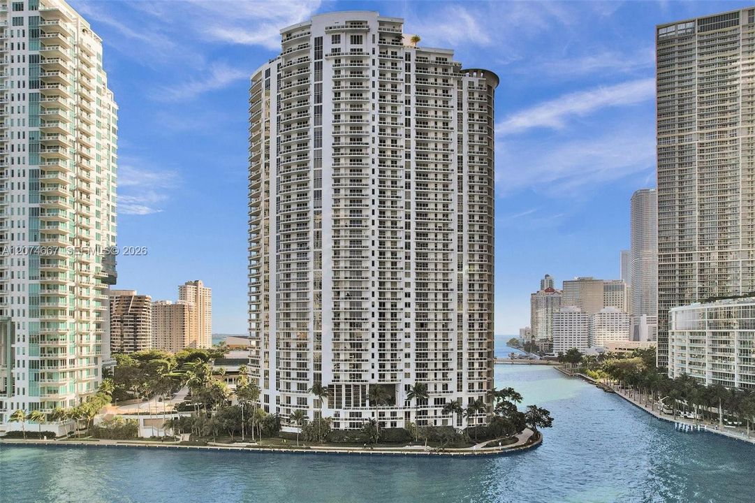 For Rent: $4,500 (1 beds, 1 baths, 1076 Square Feet)