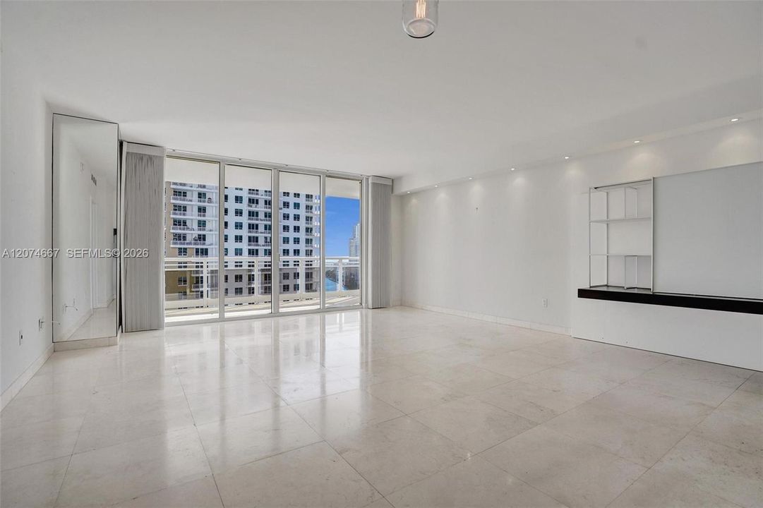 For Rent: $4,500 (1 beds, 1 baths, 1076 Square Feet)