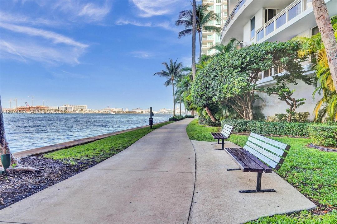 For Rent: $4,500 (1 beds, 1 baths, 1076 Square Feet)