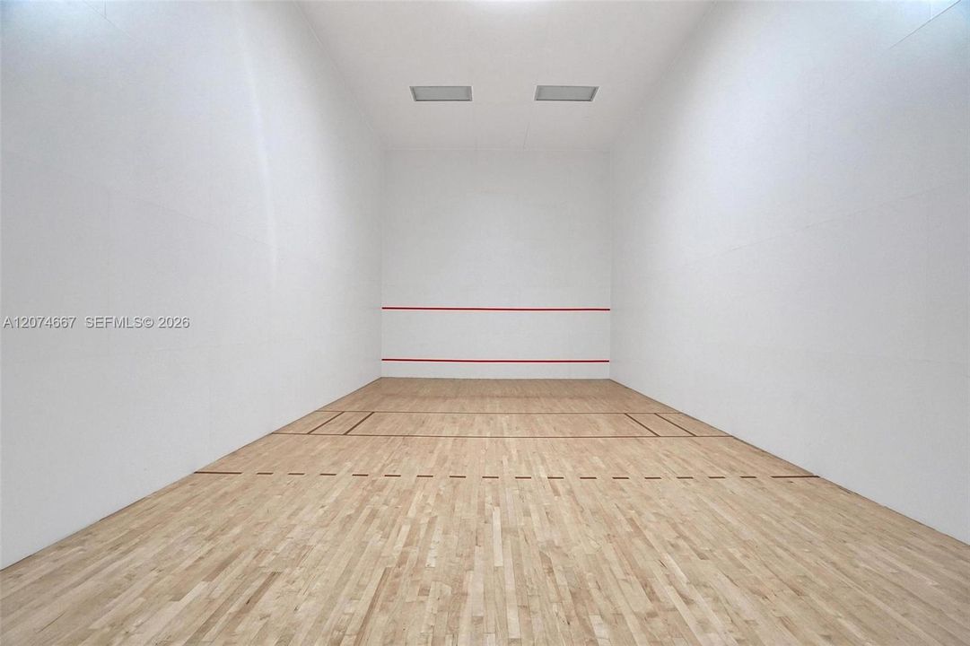 For Rent: $4,500 (1 beds, 1 baths, 1076 Square Feet)