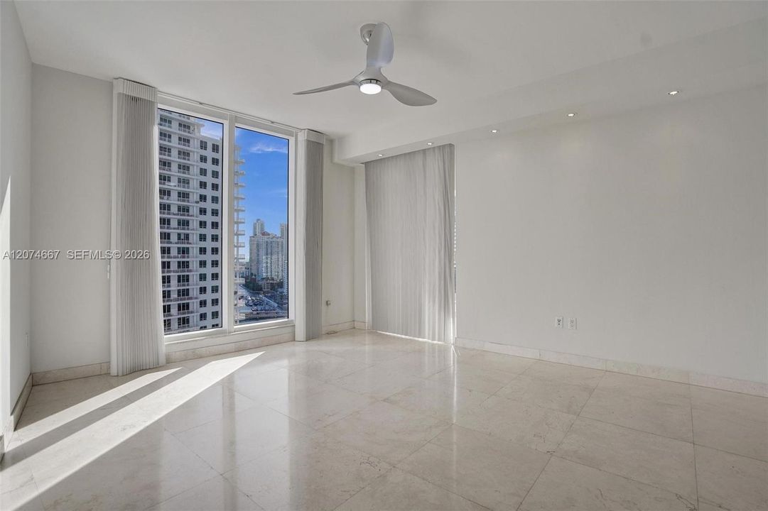 For Rent: $4,500 (1 beds, 1 baths, 1076 Square Feet)