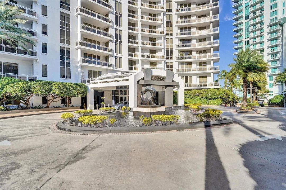 For Rent: $4,500 (1 beds, 1 baths, 1076 Square Feet)