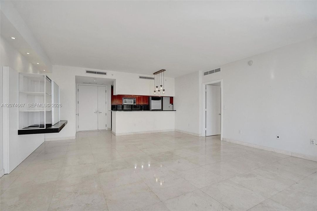 For Rent: $4,500 (1 beds, 1 baths, 1076 Square Feet)