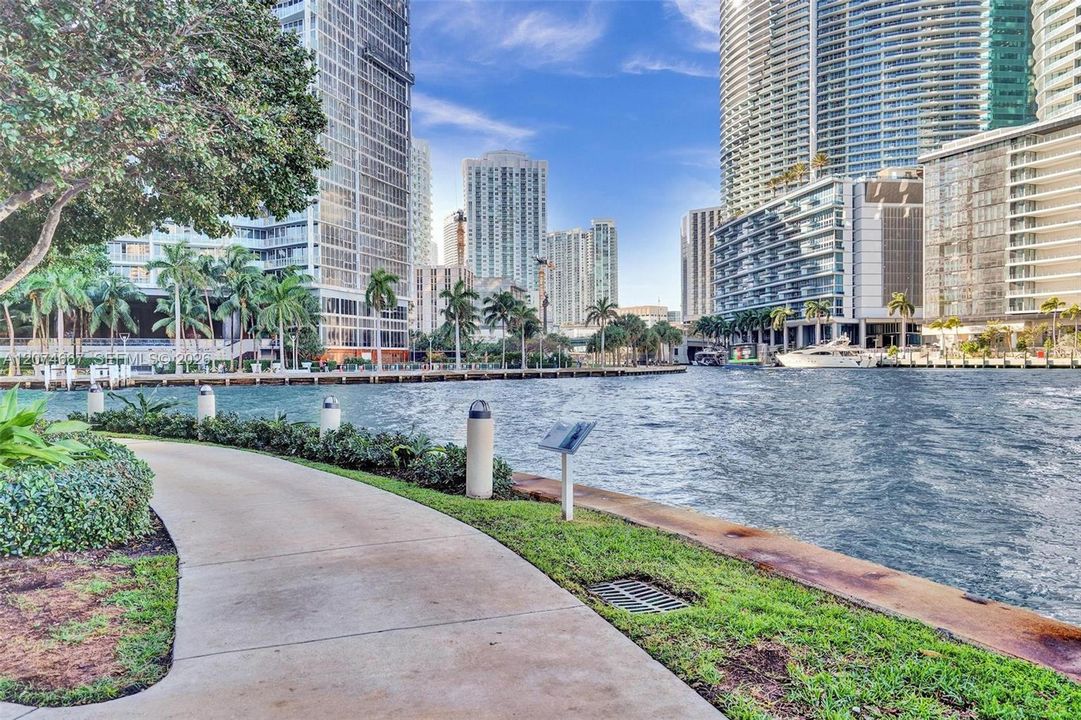 For Rent: $4,500 (1 beds, 1 baths, 1076 Square Feet)