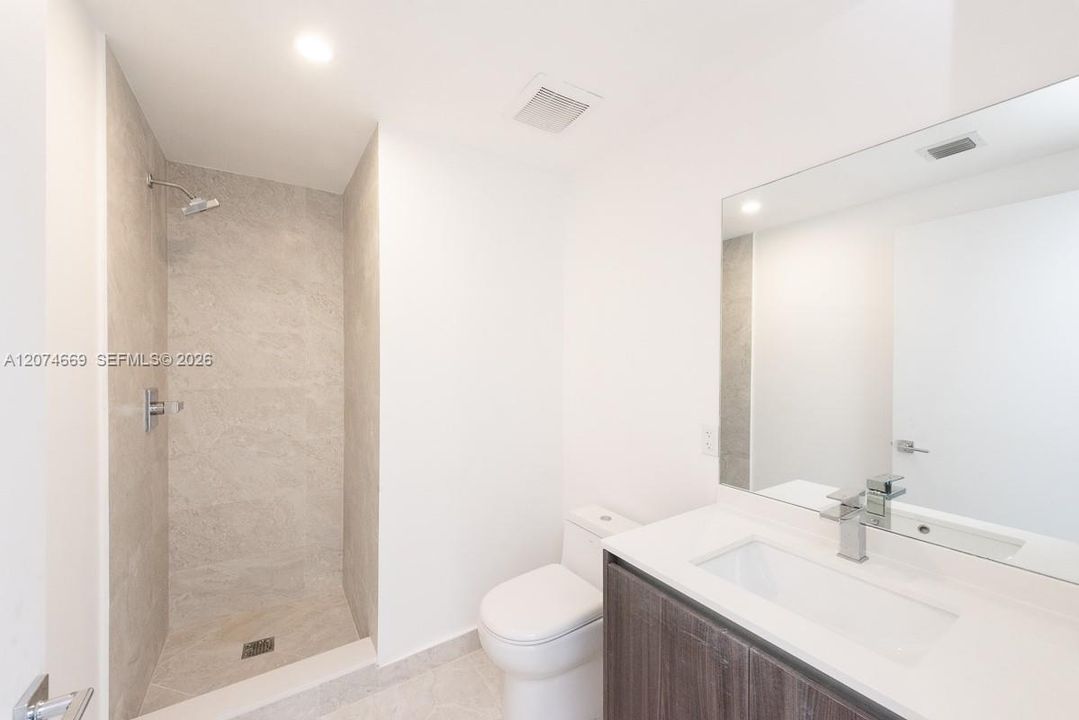 For Sale: $625,000 (1 beds, 2 baths, 979 Square Feet)