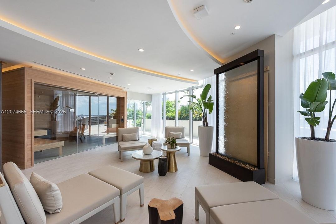 For Sale: $625,000 (1 beds, 2 baths, 979 Square Feet)