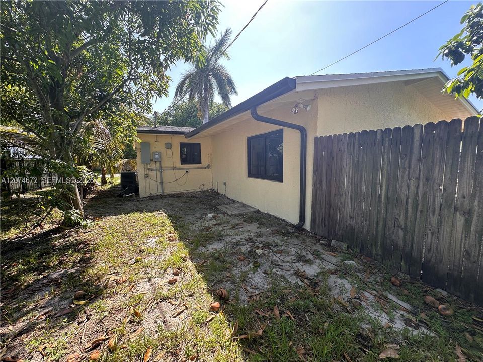 For Sale: $495,000 (4 beds, 2 baths, 1878 Square Feet)