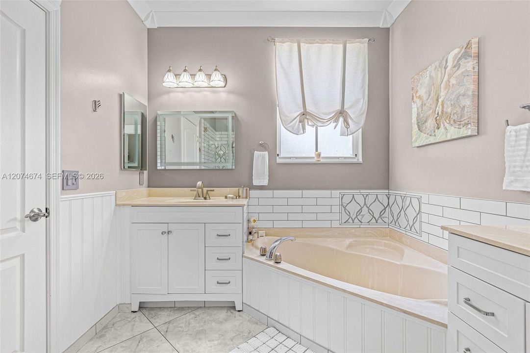 For Sale: $350,000 (4 beds, 3 baths, 1592 Square Feet)