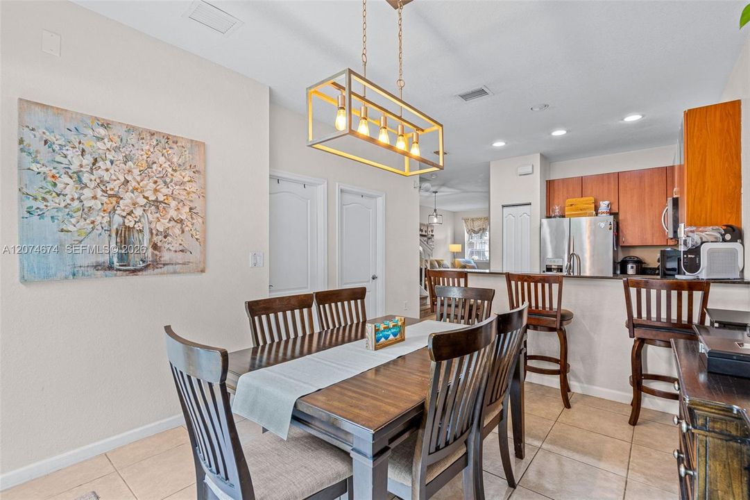 For Sale: $350,000 (4 beds, 3 baths, 1592 Square Feet)