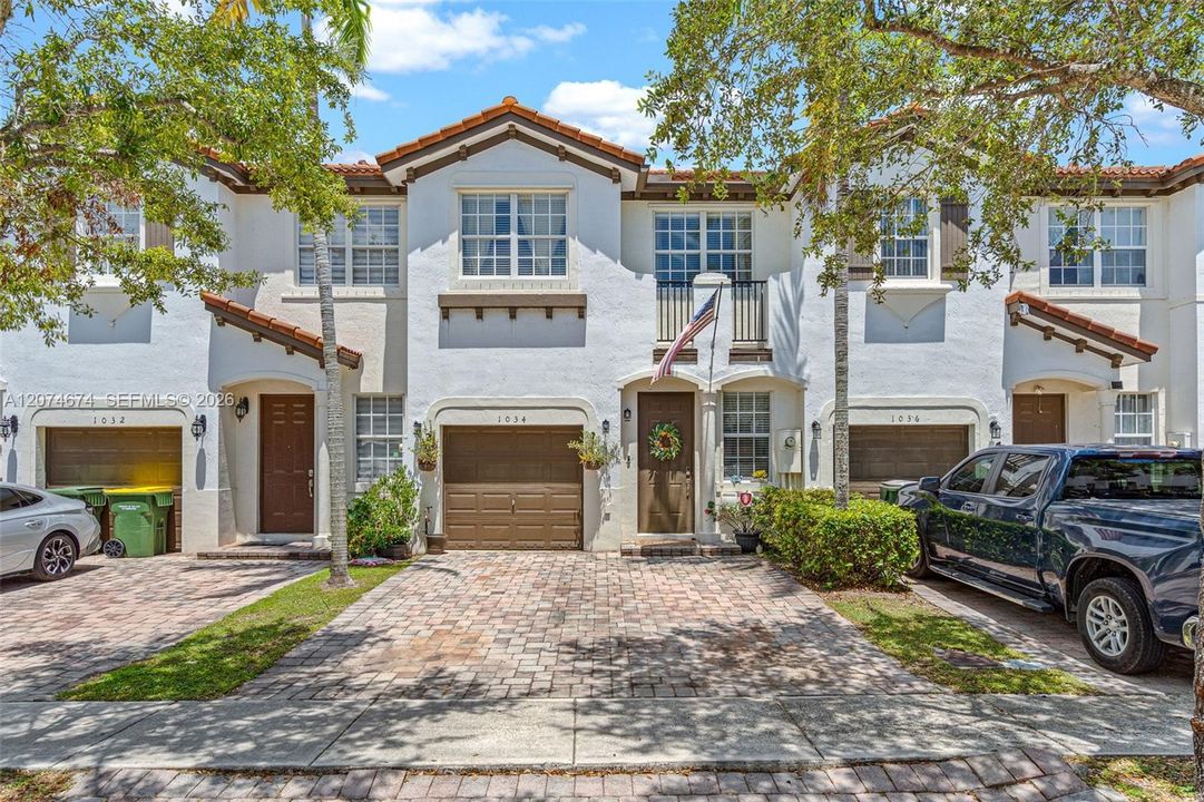 For Sale: $350,000 (4 beds, 3 baths, 1592 Square Feet)