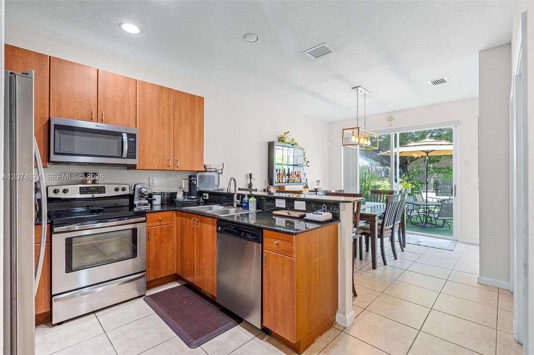 For Sale: $350,000 (4 beds, 3 baths, 1592 Square Feet)