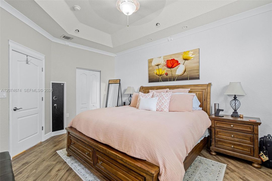 For Sale: $350,000 (4 beds, 3 baths, 1592 Square Feet)