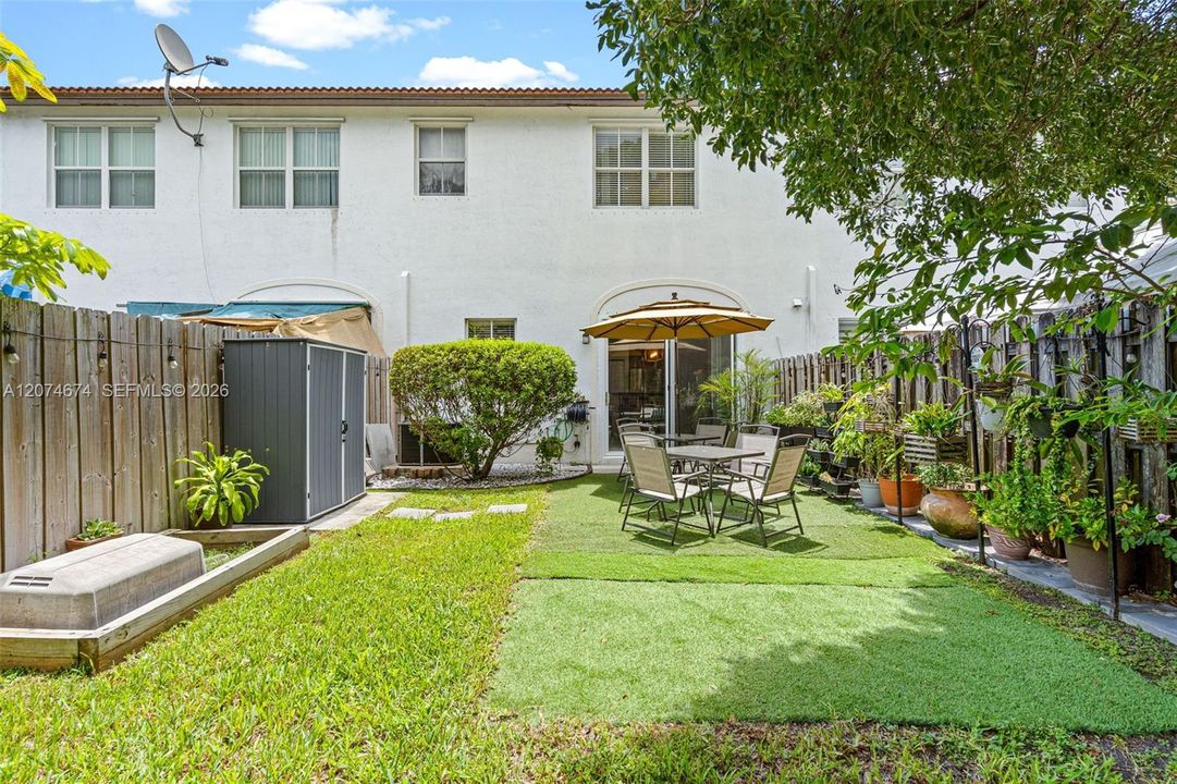 For Sale: $350,000 (4 beds, 3 baths, 1592 Square Feet)