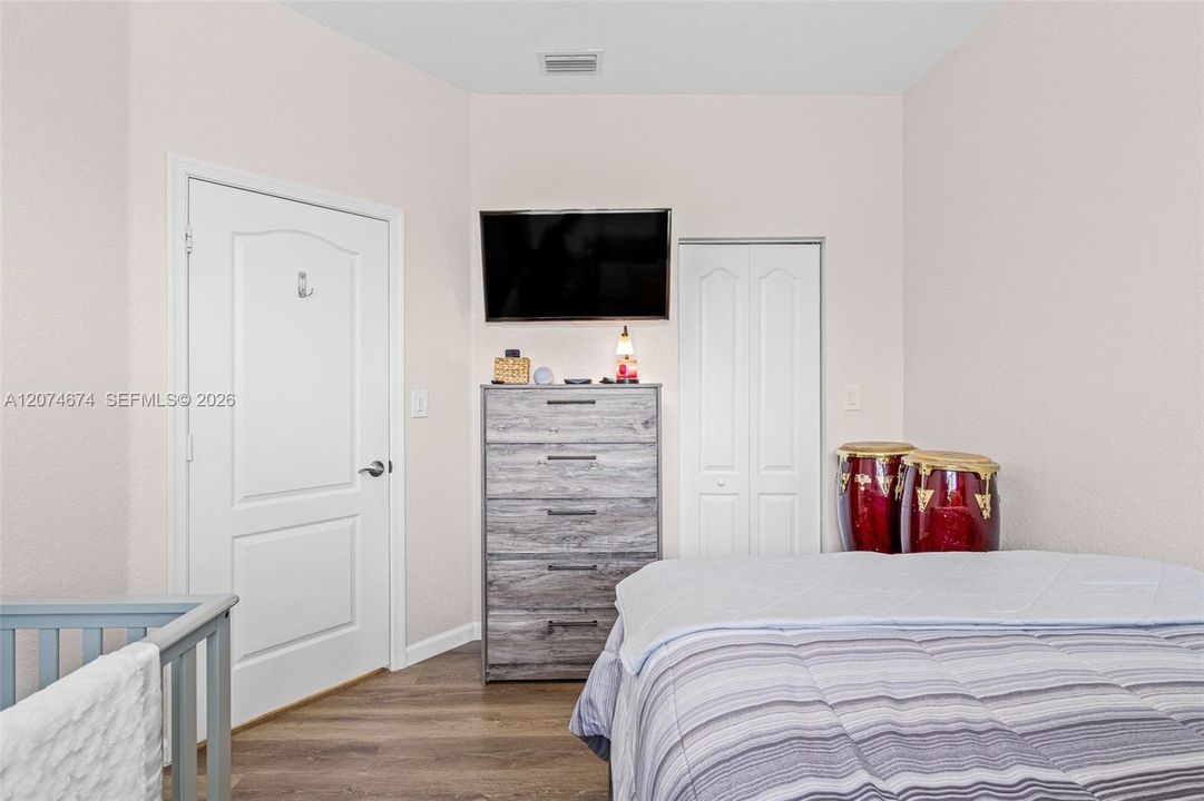 For Sale: $350,000 (4 beds, 3 baths, 1592 Square Feet)