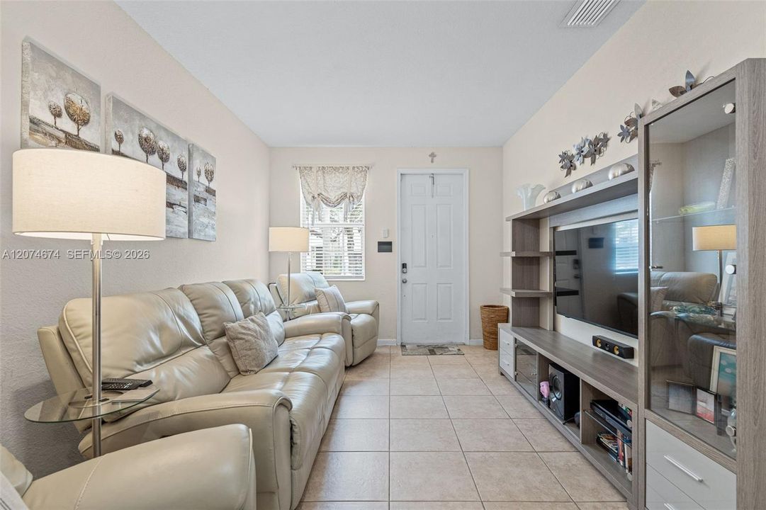 For Sale: $350,000 (4 beds, 3 baths, 1592 Square Feet)