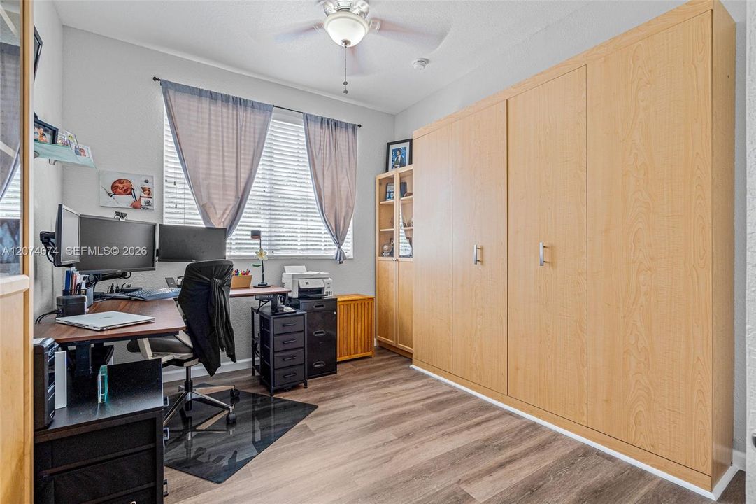 For Sale: $350,000 (4 beds, 3 baths, 1592 Square Feet)