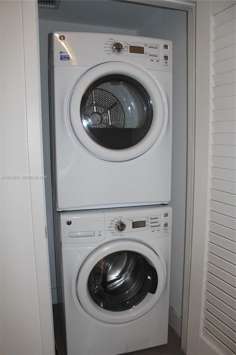 For Rent: $6,900 (2 beds, 3 baths, 1283 Square Feet)