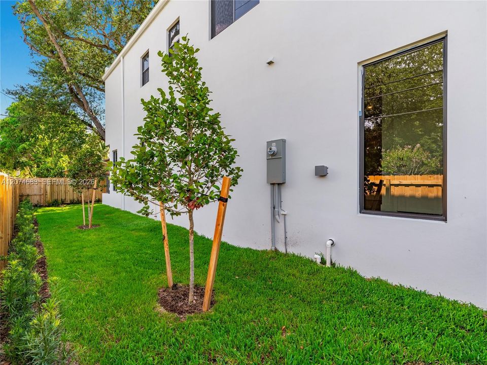 For Rent: $5,750 (4 beds, 3 baths, 2447 Square Feet)