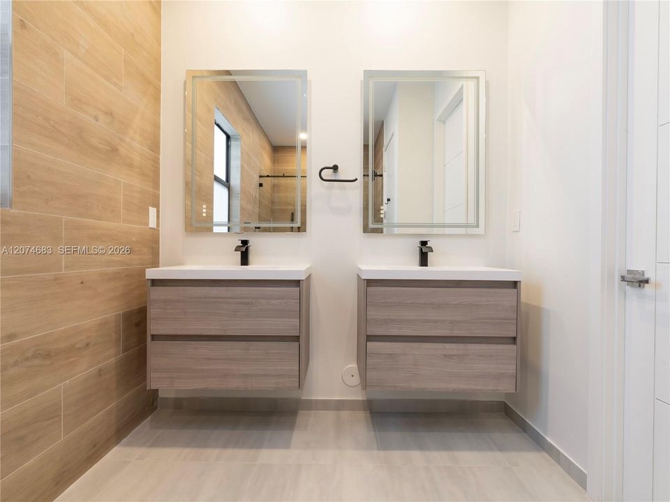 For Rent: $5,750 (4 beds, 3 baths, 2447 Square Feet)