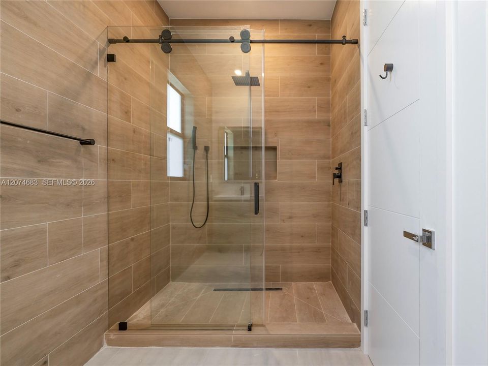 For Rent: $5,750 (4 beds, 3 baths, 2447 Square Feet)
