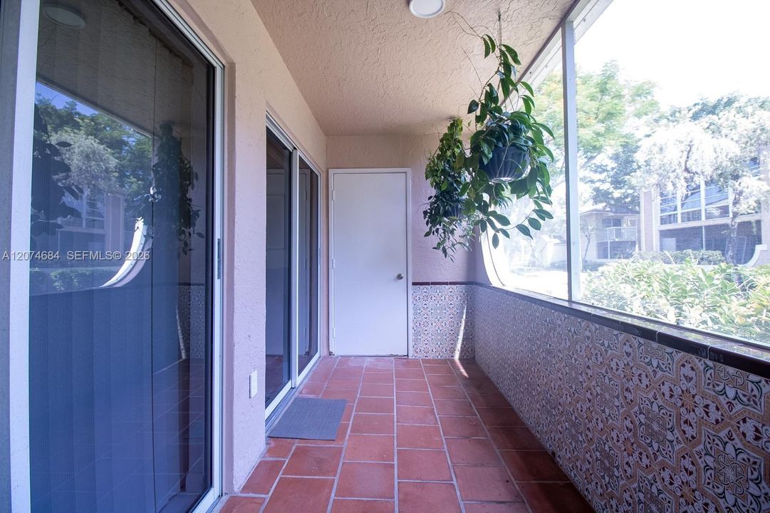 For Rent: $2,750 (2 beds, 2 baths, 827 Square Feet)