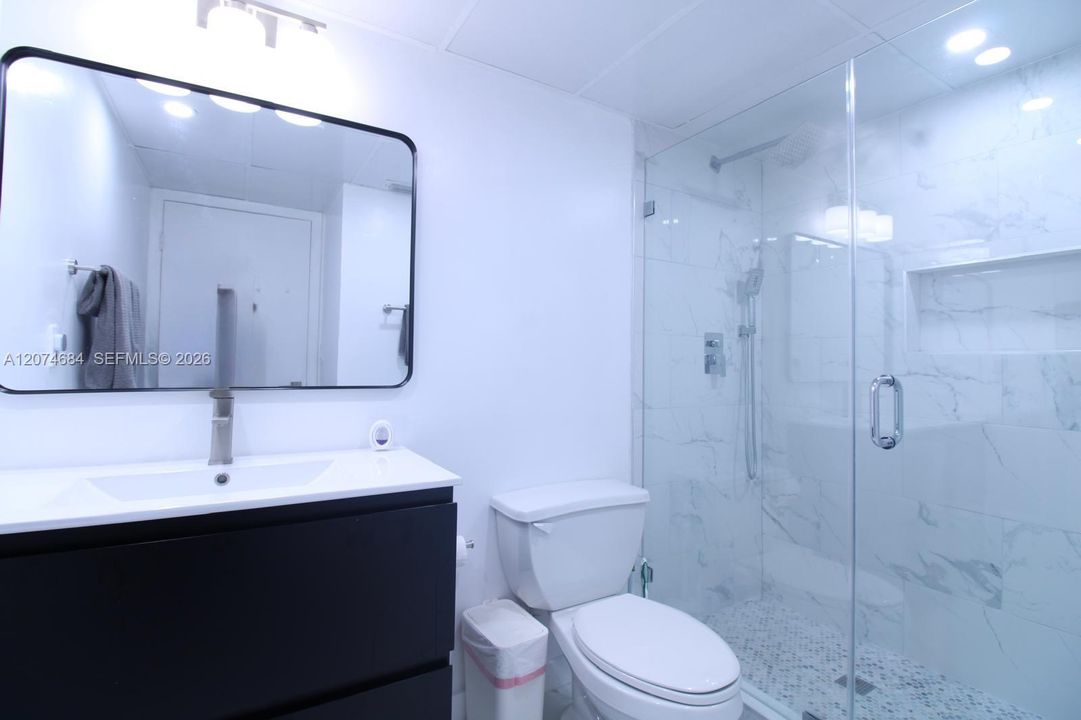For Rent: $2,750 (2 beds, 2 baths, 827 Square Feet)