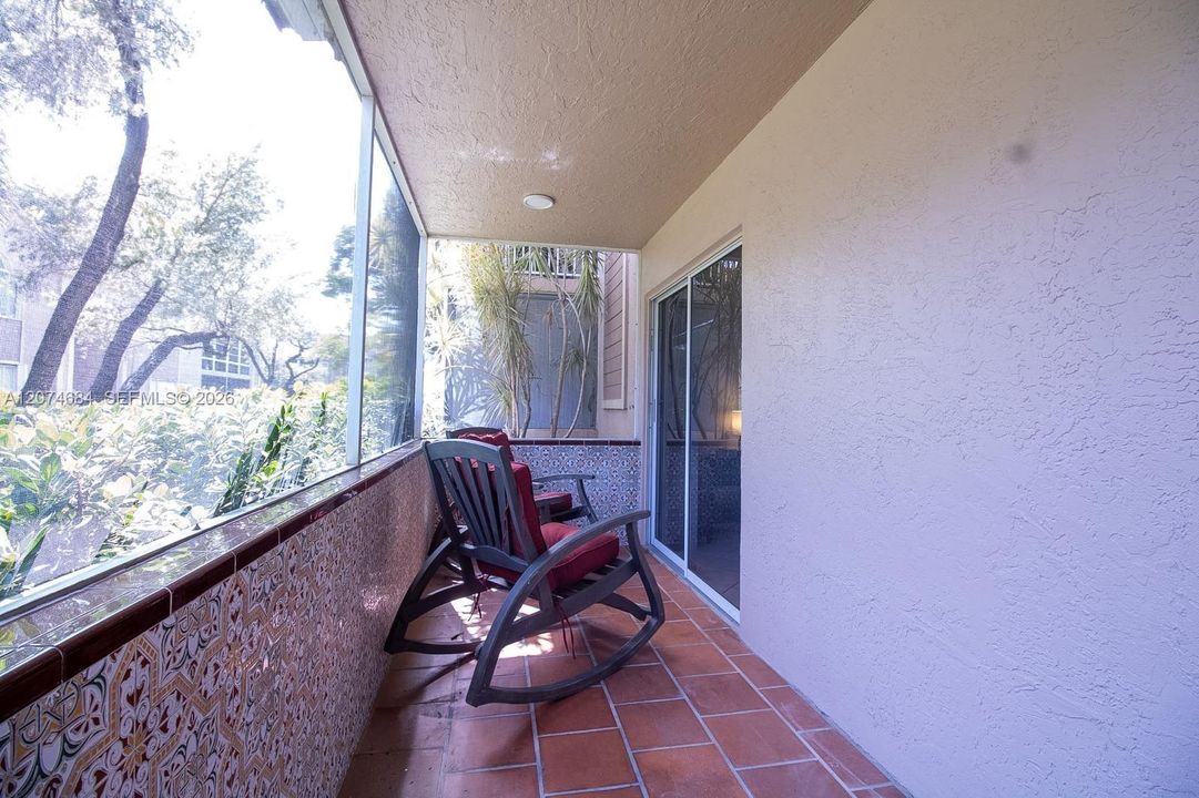 For Rent: $2,750 (2 beds, 2 baths, 827 Square Feet)