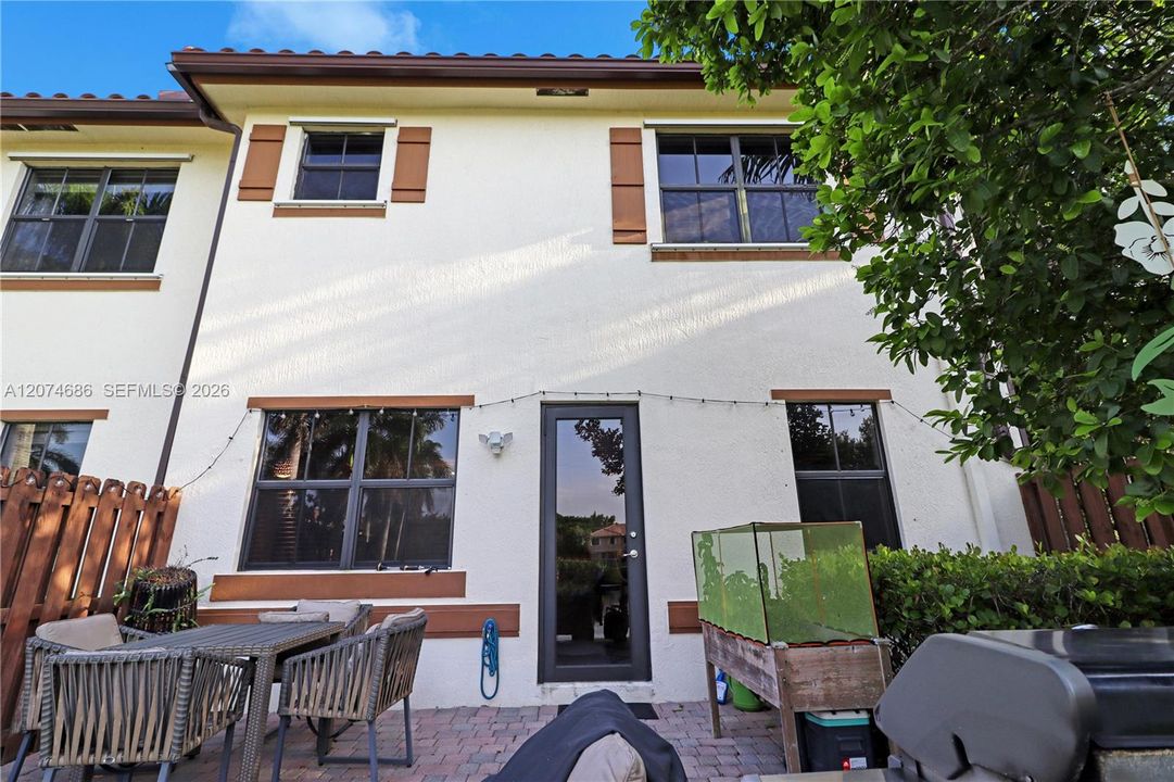 En Venta: $625,000 (4 camas, 3 baños, 2260 Pies cuadrados)