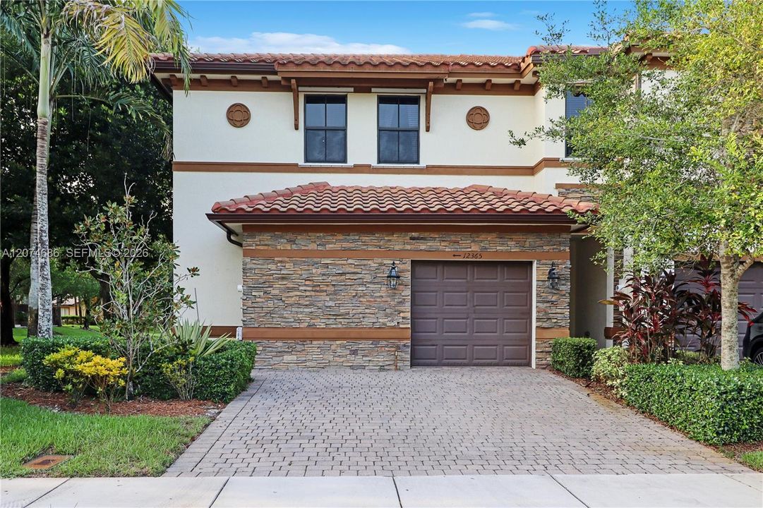 En Venta: $625,000 (4 camas, 3 baños, 2260 Pies cuadrados)