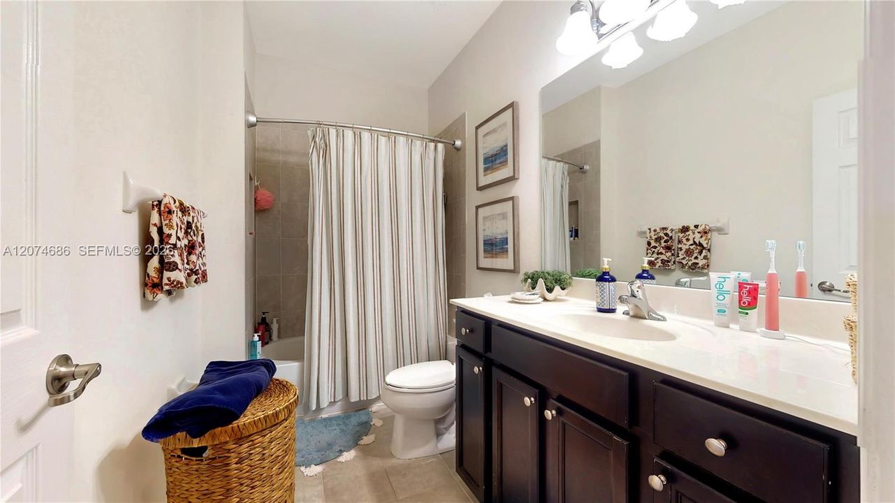 En Venta: $625,000 (4 camas, 3 baños, 2260 Pies cuadrados)