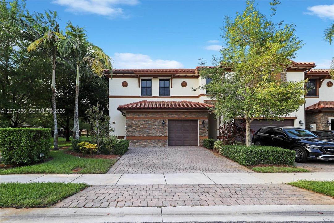 En Venta: $625,000 (4 camas, 3 baños, 2260 Pies cuadrados)