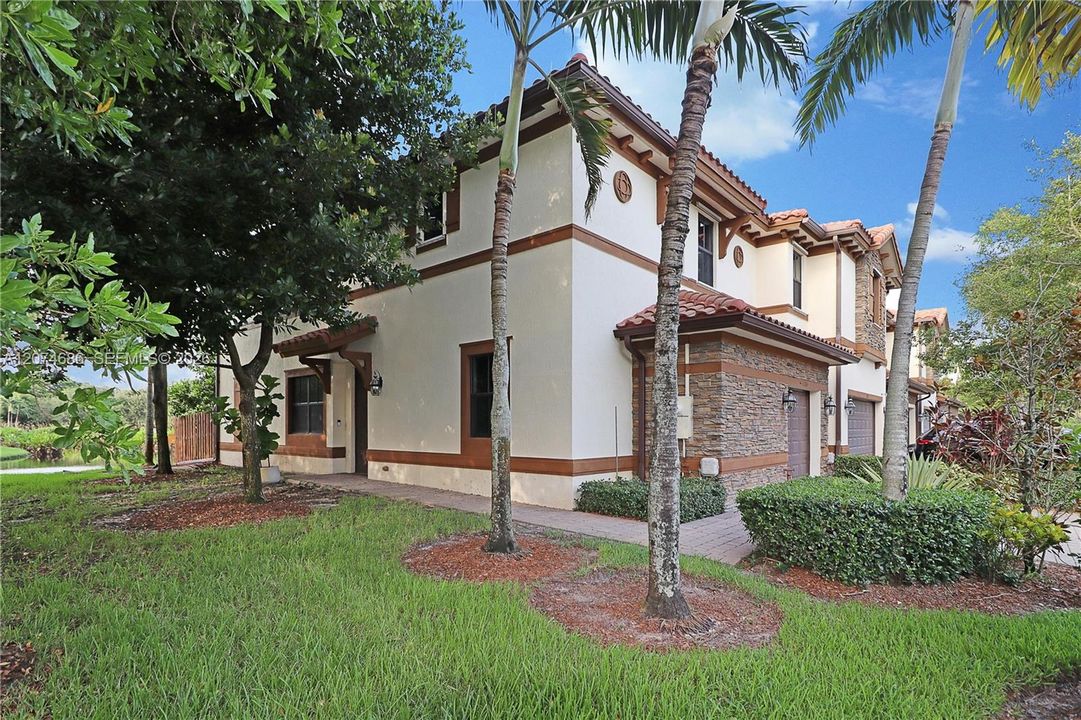 En Venta: $625,000 (4 camas, 3 baños, 2260 Pies cuadrados)