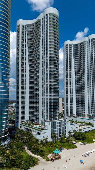 На продажу: $3,100,000 (3 спален, 3 ванн, 2928 Квадратных фут)
